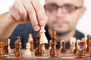 how to play chess in hindi