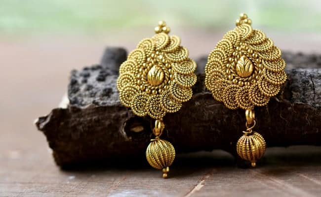 traditional jhumka designs in gold
